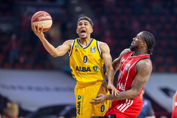 免在本方半 免在本方半